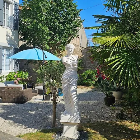 住宿加早餐酒店 La Maison De Venus Luçon