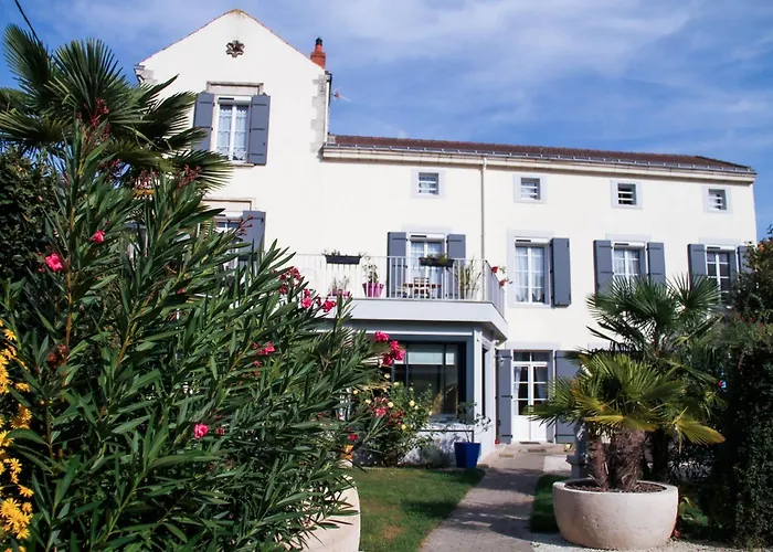 住宿加早餐酒店 La Maison De Venus Luçon