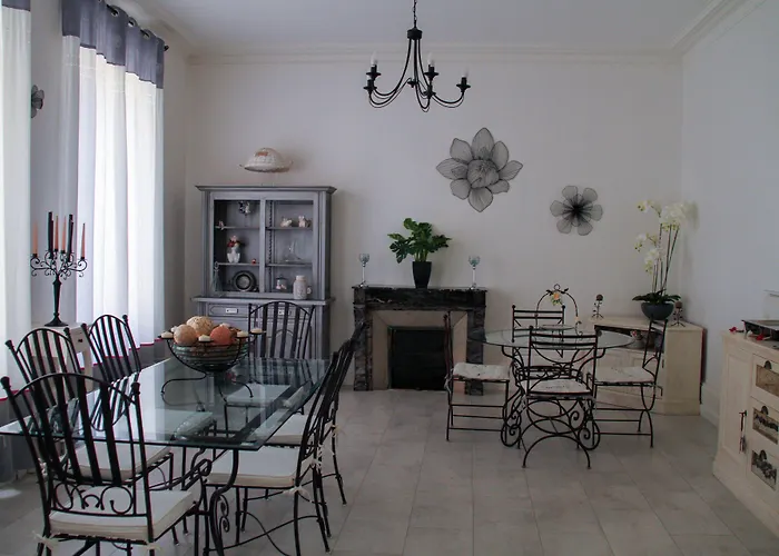 La Maison De Venus Bed & Breakfast Lucon